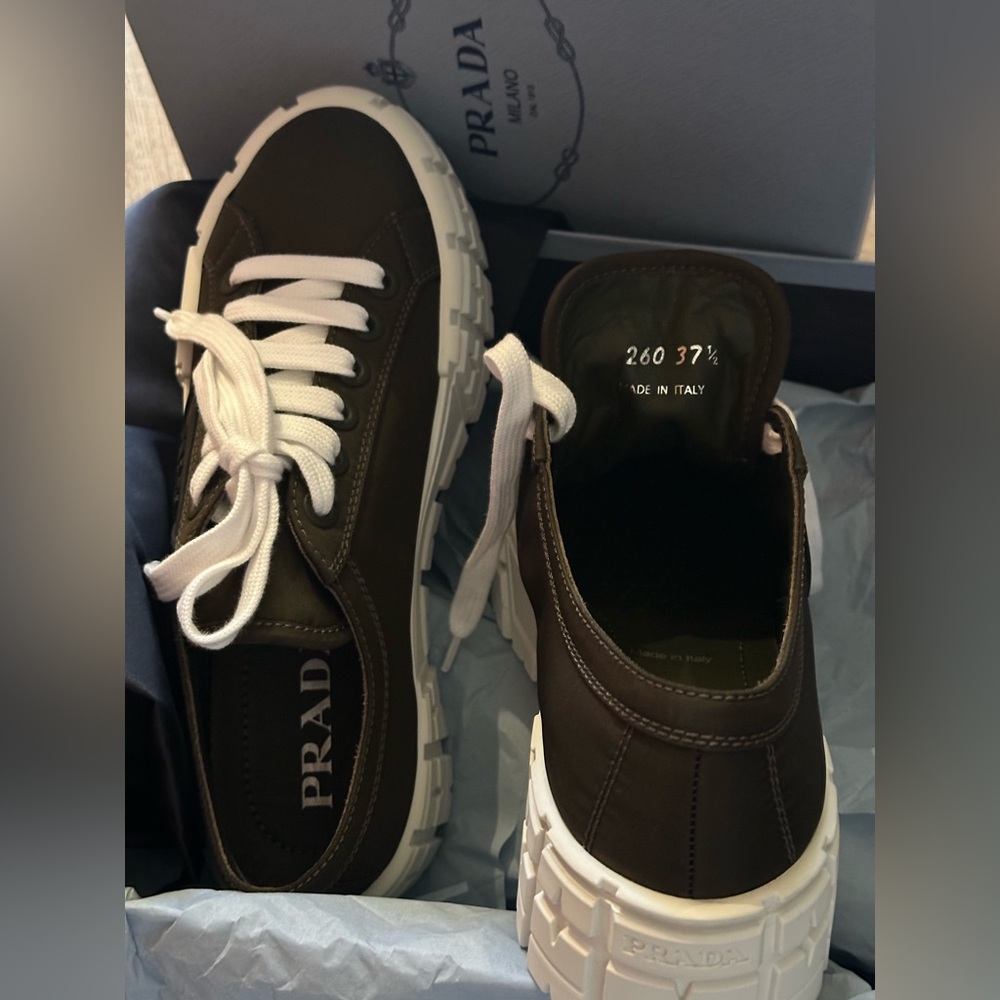 PRADA Nylon Low Top Sneakers 
Dark Green 
Round-Toes
Size 37,5